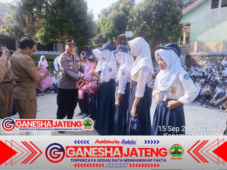 Kapolsek Mancak Pimpin Upacara di SMPN 1 Mancak, Edukasi Pencegahan Kenakalan Remaja