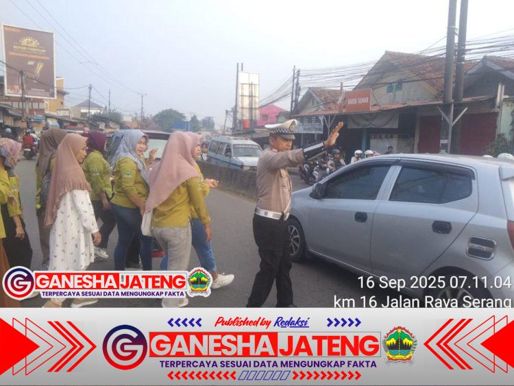 Polsek Cikupa Laksanakan PECAK, Atur Arus Lalu Lintas Pagi Hari di Pertigaan Columbus