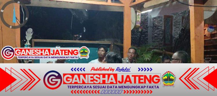 Datangi Warga Ronda, Bhabinkamtibmas Desa Pangerangan Berikan Motivasi dan Perkuat Keamanan Lingkungan Datangi Warga Ronda, Bhabinkamtibmas Desa Pangerangan Berikan Motivasi dan Perkuat Keamanan Lingkungan
