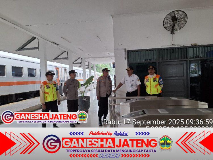 Personel KSKP Merak Sampaikan Pesan Kamtibmas kepada Security di Kawasan Pelabuhan