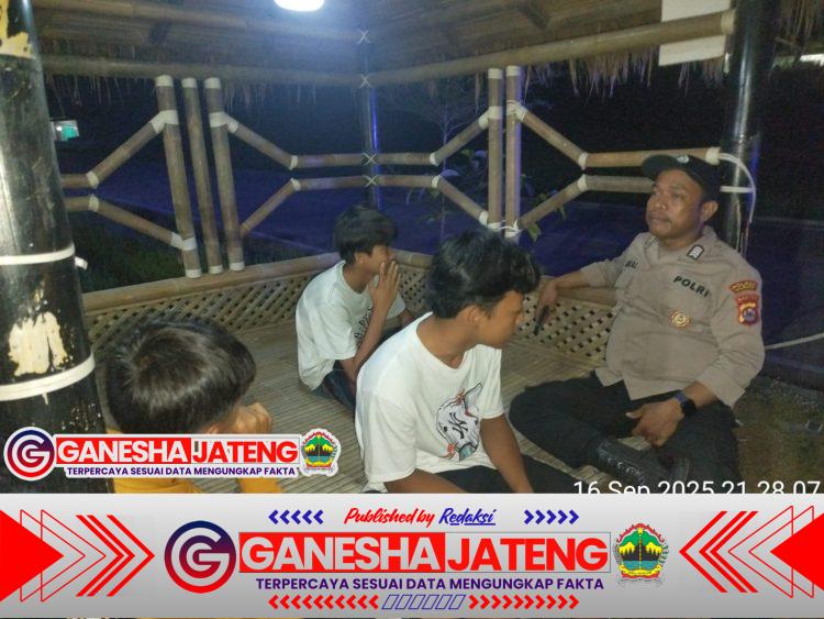 Personel Polsek Mancak Gelar Patroli Mobile Blue Light, Tekan Aksi Kriminalitas Malam Hari