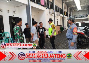Utamakan Kondusifitas Wilayah Serengan, Babinsa dan Bhabinkamtibmas Gelar Patroli Siang