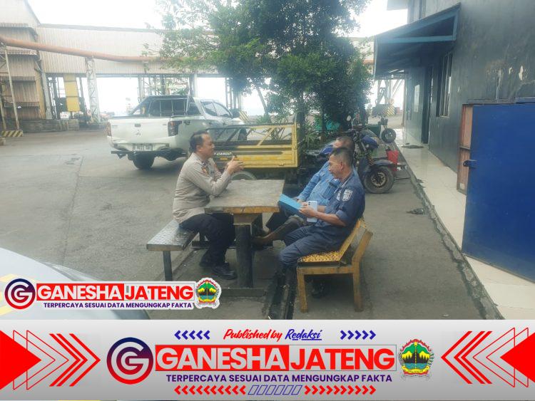 Anggota Polsek KSKP Banten Laksanakan Patroli Dialogis dan Beri Imbauan Keselamatan Kerja kepada Buruh Anggota Polsek KSKP Banten Laksanakan Patroli Dialogis dan Beri Imbauan Keselamatan Kerja kepada Buruh
