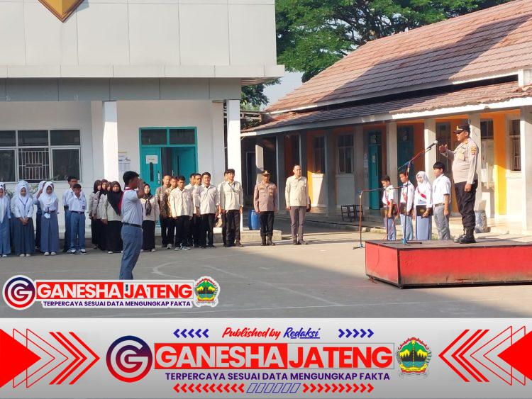 Kapolsek Kresek AKP A. Suryadi pimpin Upacara di SMK Jaya Buana Kecamatan Kresek