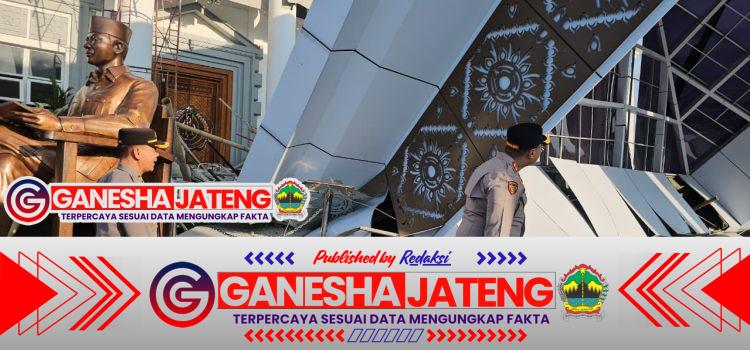 Investigasi Dimulai, Kapolres Brebes Turun Langsung ke Lokasi Teras Kantor Pemda yang Roboh Investigasi Dimulai, Kapolres Brebes Turun Langsung ke Lokasi Teras Kantor Pemda yang Roboh