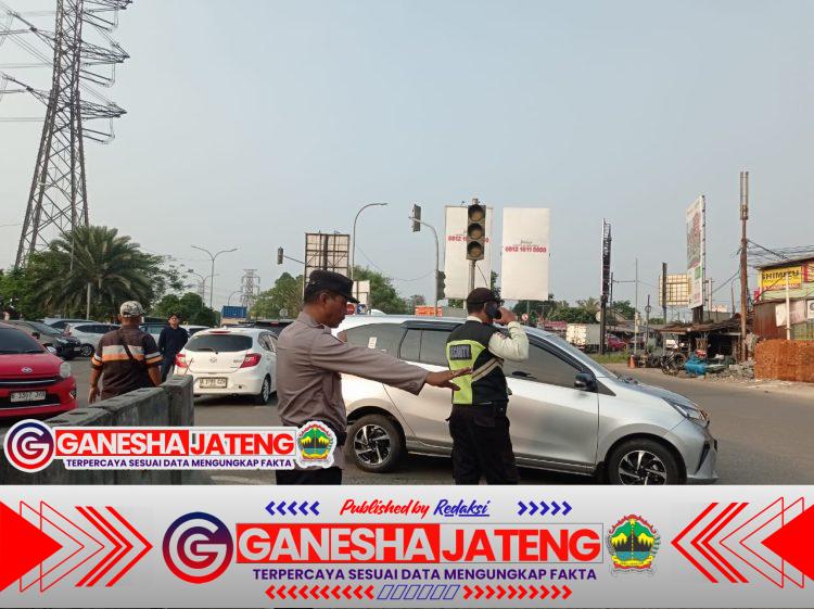 Polsek Cikupa Laksanakan PECAK Sore Hari di Simpang Lampu Merah Kedaton