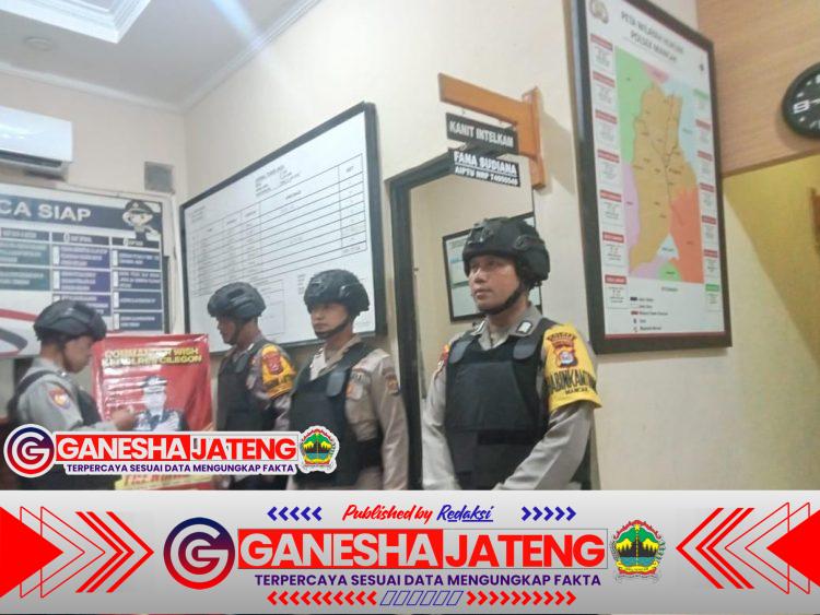 Personel Polsek Mancak Laksanakan Sispam Mako Malam Hari