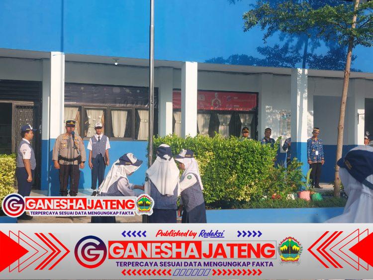 Kasat Tahti Polresta Tangerang Jadi Pembina Upacara Siswa SMPN 3 Solear Kasat Tahti Polresta Tangerang Jadi Pembina Upacara Siswa SMPN 3 Solear