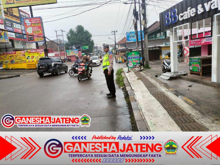 Pengaturan Arus Lalin, Polsek Cilegon Lancarkan Kendaraan Pagi Hari