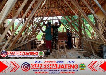 Babinsa Juwangi Jalin Silaturahmi dengan Pengrajin Mebel, Wujudkan Kemanunggalan TNI-Rakyat