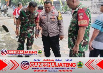 Babinsa dan Bidan Desa Laksanakan PSN Cegah DBD