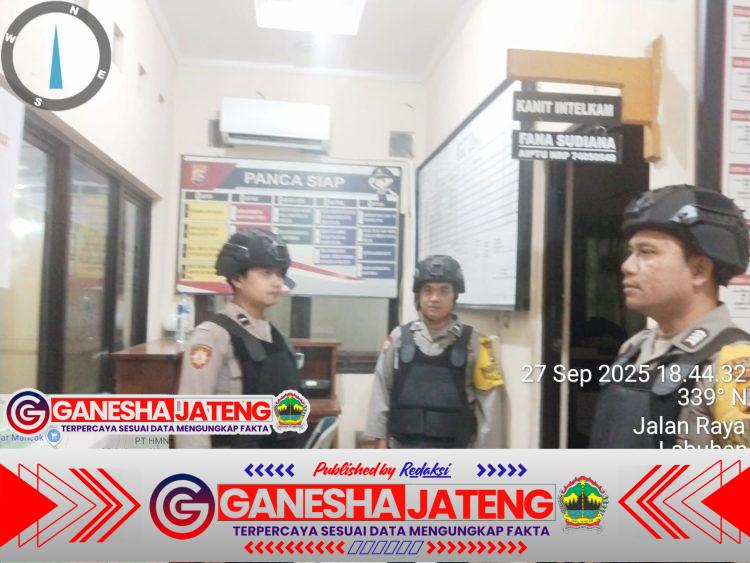 Polsek Mancak Laksanakan Sispam Mako Malam Hari, Pastikan Keamanan Tetap Kondusif Polsek Mancak Laksanakan Sispam Mako Malam Hari, Pastikan Keamanan Tetap Kondusif