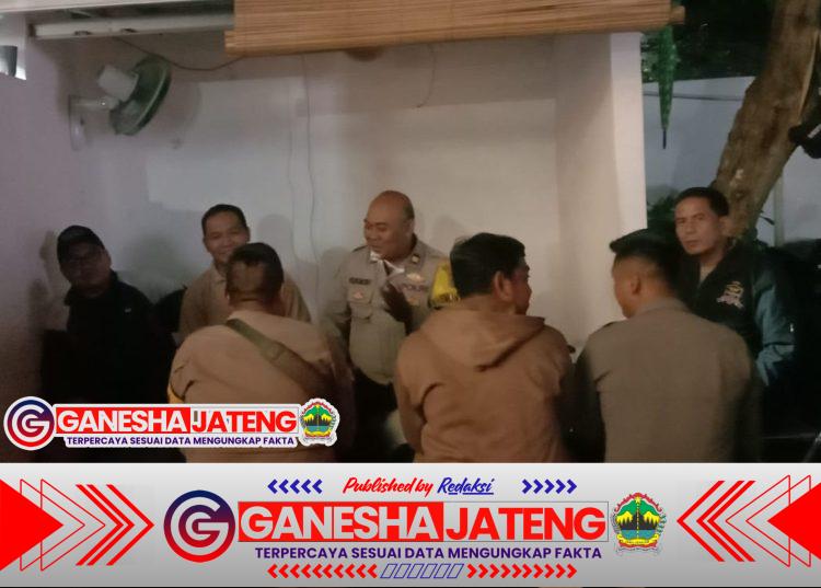 Polsek Cikupa Gelar Ronda Siskamling Bersama Warga di Desa Budimulya Polsek Cikupa Gelar Ronda Siskamling Bersama Warga di Desa Budimulya