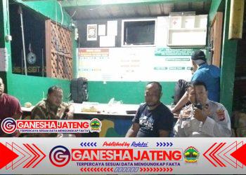 Berikan Motivasi Keamanan Lingkungan, Iptu Sukesi dan Ka SPKT Polsek Bojonegara Sambangi Warga yang Sedang Ronda