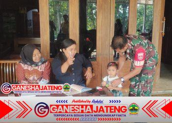 Babinsa Dampingi Pengukuran Tinggi dan Berat Badan Balita di Posyandu