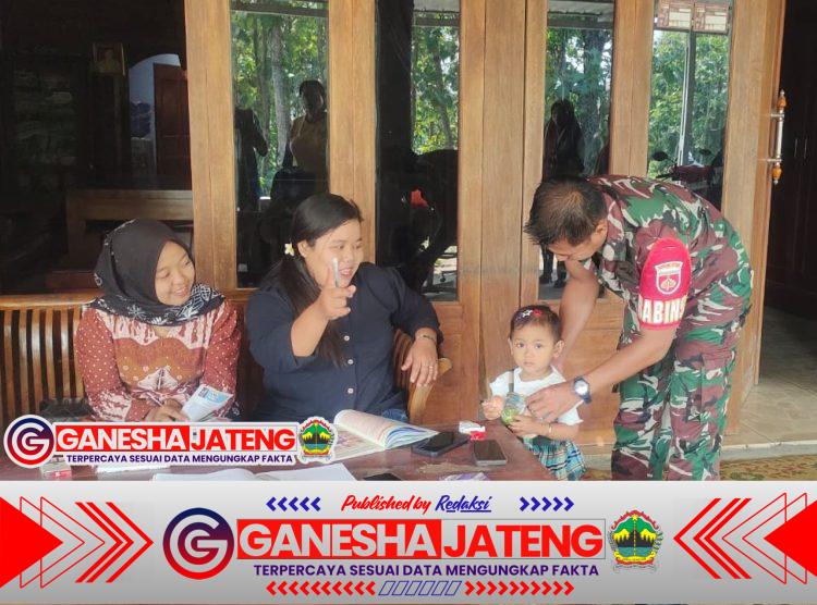 Babinsa Dampingi Pengukuran Tinggi dan Berat Badan Balita di Posyandu