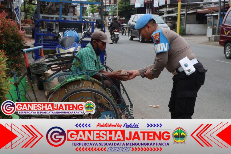 Sipropam Polres Tegal Kota Tebar Kepedulian Lewat Nasi Bungkus: Wujud Nyata Empati untuk Sesama