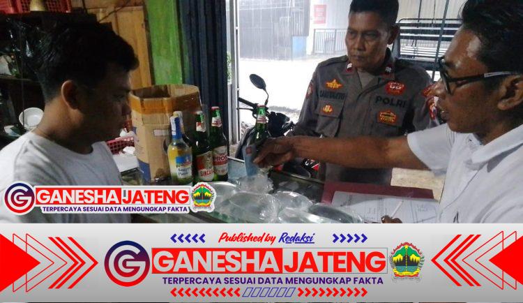 Polsek Karanglewas Polresta Banyumas Sita 30 Liter Ciu Dan Puluhan Botol Miras Ilegal Polsek Karanglewas Polresta Banyumas Sita 30 Liter Ciu Dan Puluhan Botol Miras Ilegal