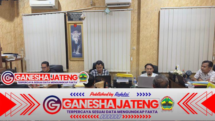 Polresta Pati Amankan Pria Bawa Sajam di Depan Posko AMPB Polresta Pati Amankan Pria Bawa Sajam di Depan Posko AMPB