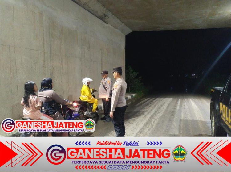 Polsek Lambu Kibang Laksanakan Patroli Hunting Malam Hari Pencegahan Tindak Pidana C3, Ciptakan Situasi Aman dan Kondusif Polsek Lambu Kibang Laksanakan Patroli Hunting Malam Hari Pencegahan Tindak Pidana C3, Ciptakan Situasi Aman dan Kondusif