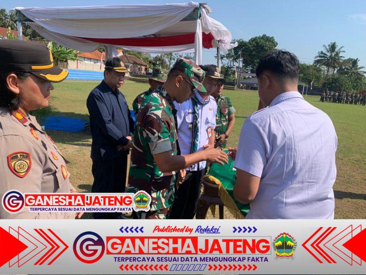 Polisi Hadir Dukung TMMD: Wujud Sinergi dalam Pemerataan Pembangunan dan Ketahanan Nasional Polisi Hadir Dukung TMMD: Wujud Sinergi dalam Pemerataan Pembangunan dan Ketahanan Nasional