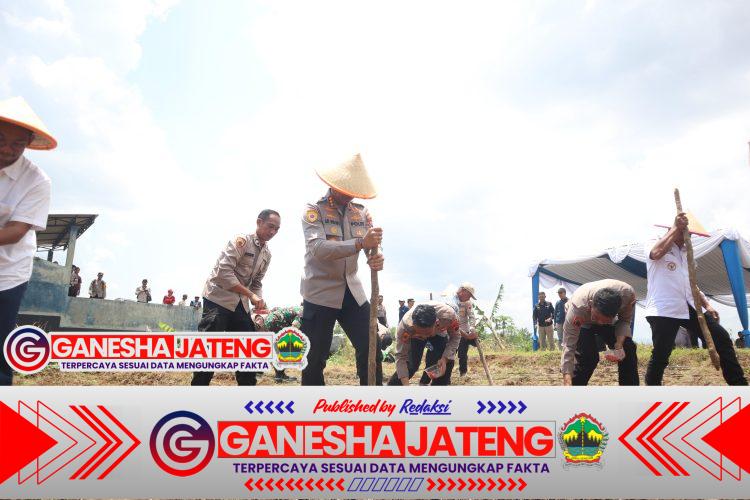 Kapolresta Banyumas Hadiri Penanaman Jagung Serentak Kuartal IV Yang Dipimpin Wakil Presiden Gibran Secara Virtual Kapolresta Banyumas Hadiri Penanaman Jagung Serentak Kuartal IV Yang Dipimpin Wakil Presiden Gibran Secara Virtual