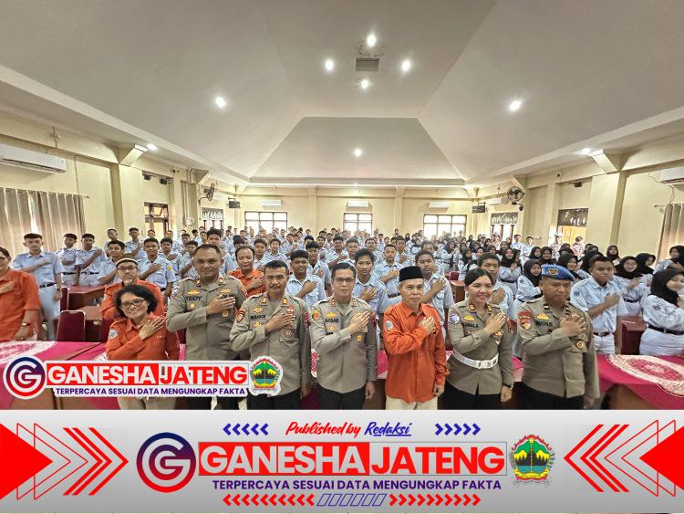 Polres Purbalingga Berikan Pendidikan Karakter Siswa SMK YPT 1 Polres Purbalingga Berikan Pendidikan Karakter Siswa SMK YPT 1