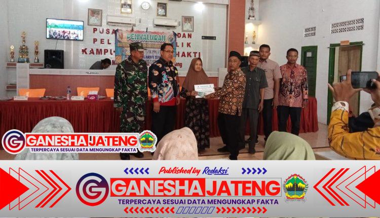 Kepala Kampung Karya Bakti Menyalurkan Bantuan BLT -DD Tahap Terakhir Tahun 2025