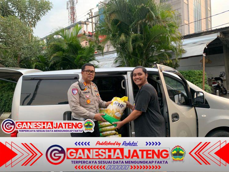 Polri Hadir Dekat dengan Masyarakat, Satlantas Polrestabes Semarang Gelar Gerakan Pangan Murah Polri Hadir Dekat dengan Masyarakat, Satlantas Polrestabes Semarang Gelar Gerakan Pangan Murah