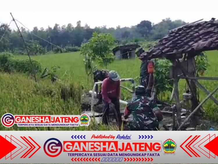 Babinsa Bantu Pemeliharaan Sumur Sibel Milik Petani Babinsa Bantu Pemeliharaan Sumur Sibel Milik Petani
