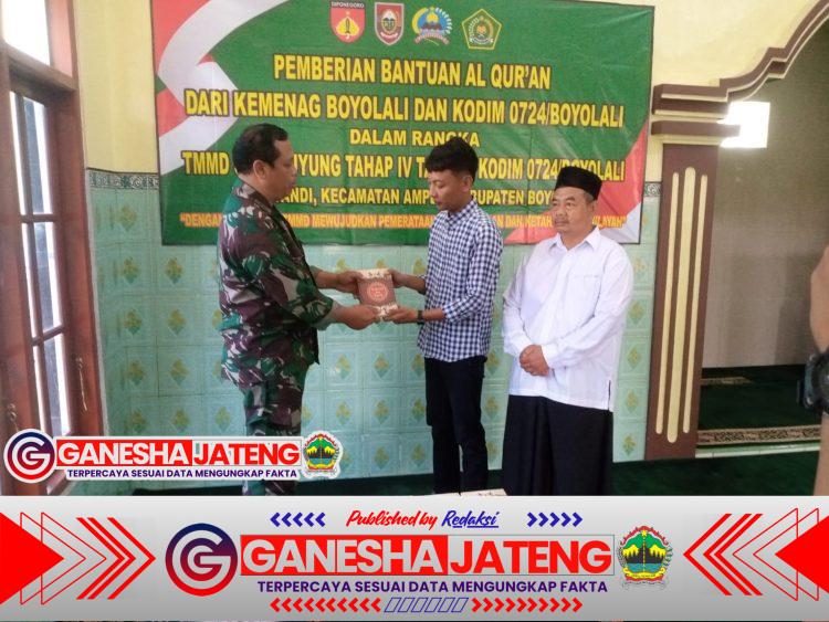 Satgas TMMD Boyolali Serahkan Bantuan Al-Qur’an untuk Masjid Jami Darul Falah Satgas TMMD Boyolali Serahkan Bantuan Al-Qur’an untuk Masjid Jami Darul Falah