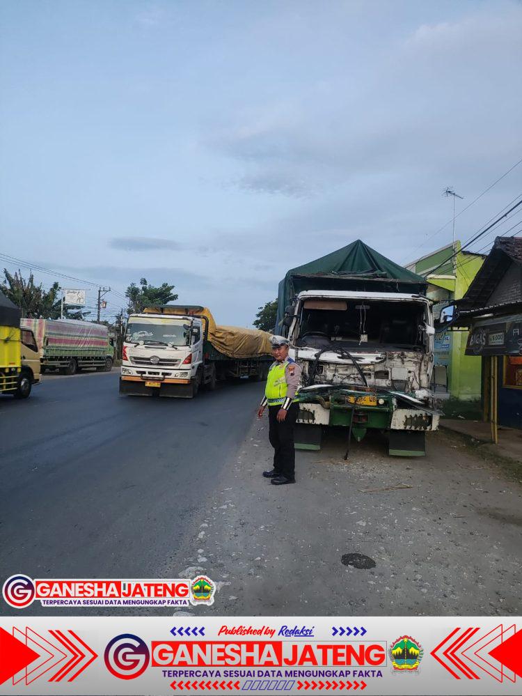 Dua Truk Terlibat Kecelakaan di Jalan Juwana–Batangan, Kerugian Capai Rp15 Juta Dua Truk Terlibat Kecelakaan di Jalan Juwana–Batangan, Kerugian Capai Rp15 Juta