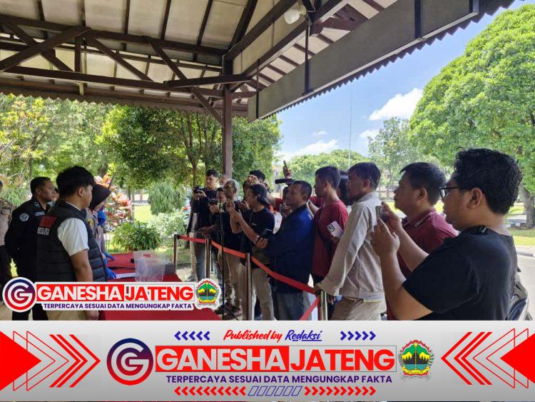 Satreskrim Polres Salatiga Bekuk Pelaku Pengeroyokan Dan Kepemilikan Sajam Satreskrim Polres Salatiga Bekuk Pelaku Pengeroyokan Dan Kepemilikan Sajam