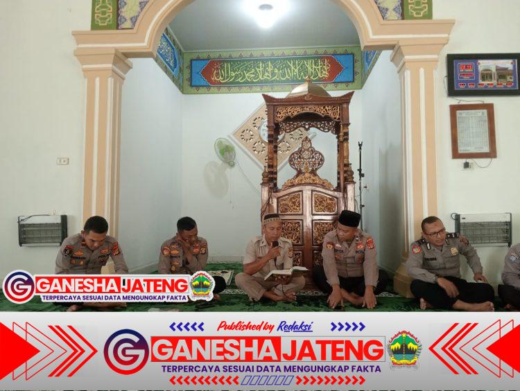 Basahi Hati dengan Iman, Kokohkan Mental Bhayangkara” — Personel Polres Tulang Bawang Gelar Binrohtal di Masjid Darussalam