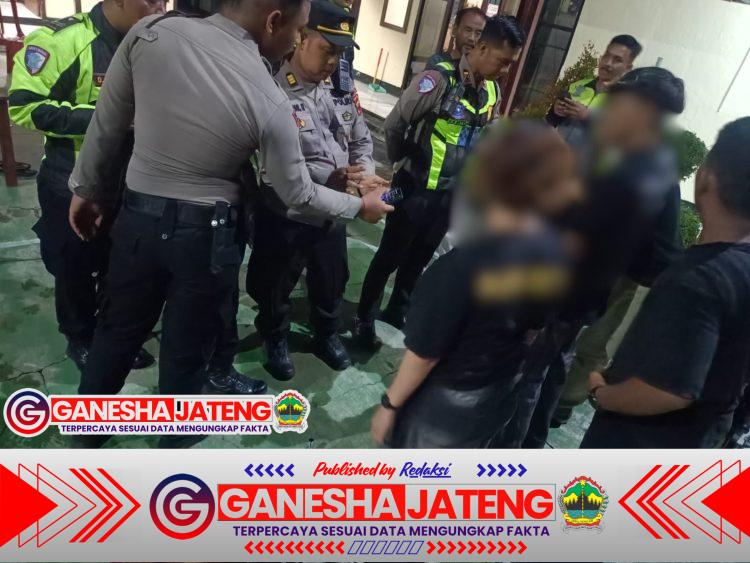 Pleton Siaga Polres Klaten dan Polsek Delanggu Amankan Enam Remaja Konvoi Sepeda Motor Berknalpot Brong Usai Pesta di Solo Pleton Siaga Polres Klaten dan Polsek Delanggu Amankan Enam Remaja Konvoi Sepeda Motor Berknalpot Brong Usai Pesta di Solo