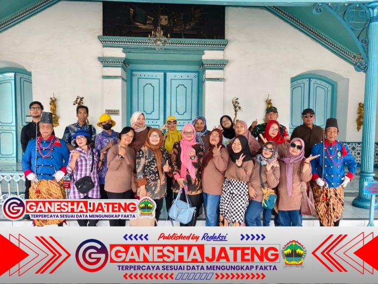 Babinsa Kemlayan Dampingi Pokdarwis Dalam Rangka Wisata Budaya.