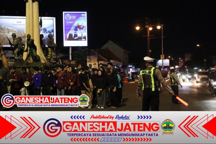 Polres Sukoharjo Kawal Aksi BEM Solo Raya di Tugu Kartasura, Unjuk Rasa Berjalan Aman dan Kondusif Polres Sukoharjo Kawal Aksi BEM Solo Raya di Tugu Kartasura, Unjuk Rasa Berjalan Aman dan Kondusif