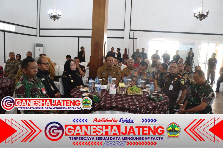 Gempur Cukai Ilegal! Kapolres turut Lakukan Pemusnahan Barang Ilegal Senilai Belasan Milyar Bersama Bea Cukai dan Pemkab Boyolali Gempur Cukai Ilegal! Kapolres turut Lakukan Pemusnahan Barang Ilegal Senilai Belasan Milyar Bersama Bea Cukai dan Pemkab Boyolali