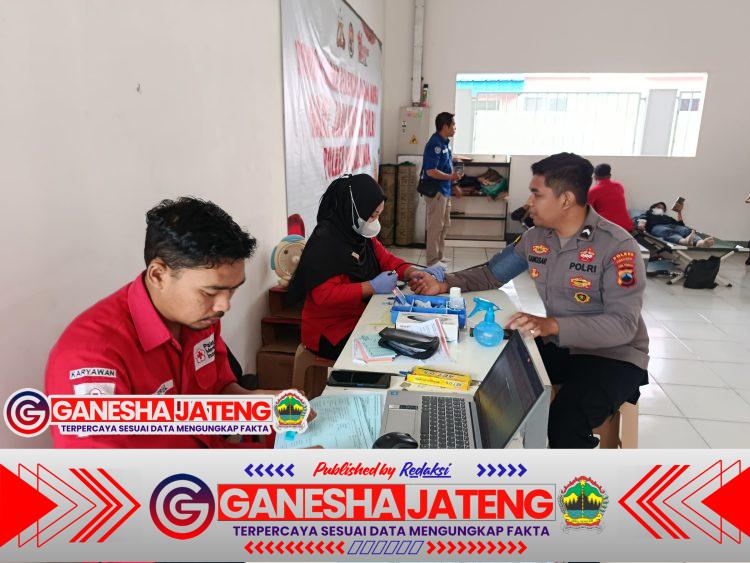 Peringati Hari Jadi Humas Polri, Polres Purbalingga Gelar Donor Darah Bareng Wartawan dan Karyawan Pabrik Peringati Hari Jadi Humas Polri, Polres Purbalingga Gelar Donor Darah Bareng Wartawan dan Karyawan Pabrik