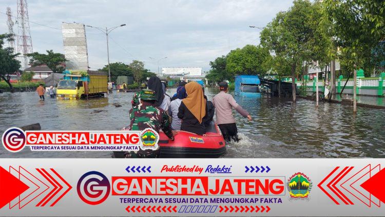 Polsek Genuk Terjunkan Personel Bantu Warga dan Lakukan Rekayasa Lalu Lintas Polsek Genuk Terjunkan Personel Bantu Warga dan Lakukan Rekayasa Lalu Lintas