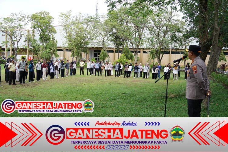 Kapolres Sukoharjo Pimpin Apel Akbar Kebangsaan Buruh di PT Konimex: “Buruh Bersinergi, Sukoharjo Kondusif, Ekonomi Bangkit” Kapolres Sukoharjo Pimpin Apel Akbar Kebangsaan Buruh di PT Konimex: “Buruh Bersinergi, Sukoharjo Kondusif, Ekonomi Bangkit”