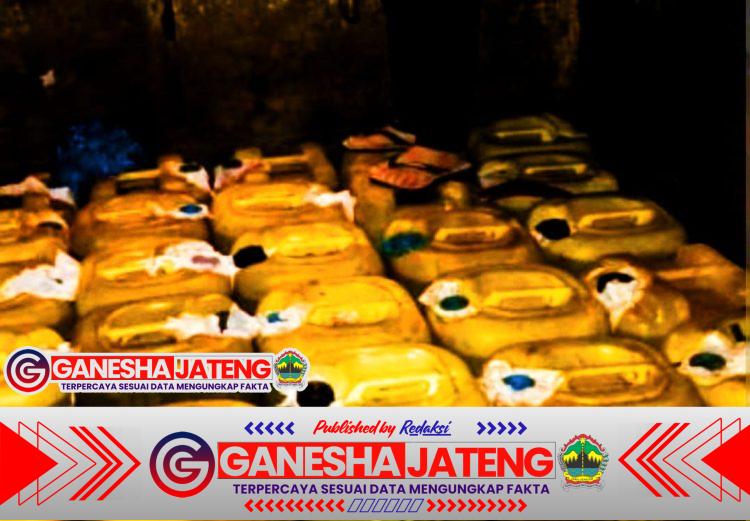 Diduga Jadi Gudang Solar Ilegal, Aktivitas Mencurigakan Terpantau di Desa Ngampon, Blora Diduga Jadi Gudang Solar Ilegal, Aktivitas Mencurigakan Terpantau di Desa Ngampon, Blora