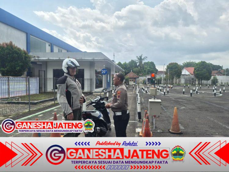 Coaching Clinic Uji Praktek SIM Satpas Polresta Banyumas, Wujud Peningkatan Pelayanan Publik Coaching Clinic Uji Praktek SIM Satpas Polresta Banyumas, Wujud Peningkatan Pelayanan Publik