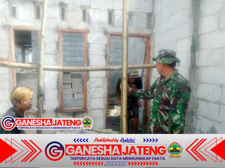 Satgas TMMD Kodim Boyolali dan Warga Kompak Rehap Rumah Ibu Siti di Ampel