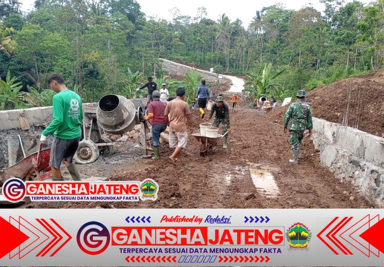Gotong Royong Satgas TMMD Kodim Boyolali Pacu Pembangunan Talud di Desa Candi Gotong Royong Satgas TMMD Kodim Boyolali Pacu Pembangunan Talud di Desa Candi