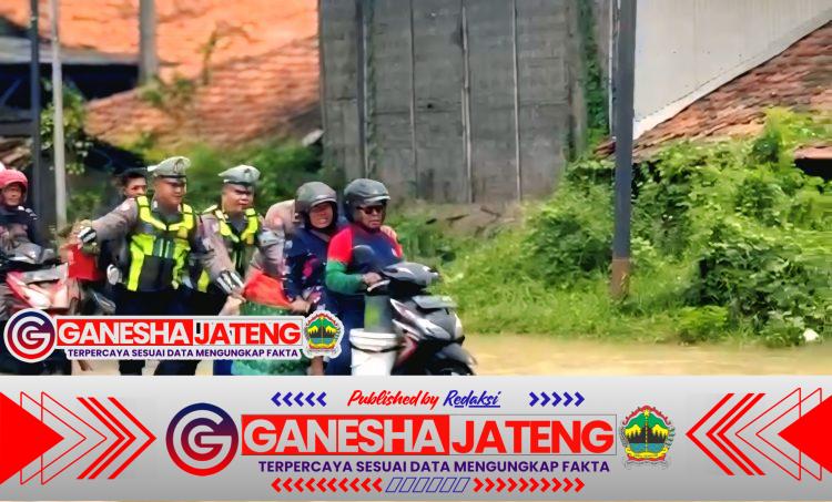 Polresta Pati Terjun Langsung Bantu Warga yang Terdampak Banjir di Jalur Pantura Batangan Polresta Pati Terjun Langsung Bantu Warga yang Terdampak Banjir di Jalur Pantura Batangan