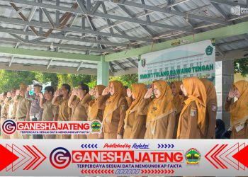 Kapolsek Tulang Bawang Tengah Jadi Pembina Upacara di SMK Negeri 1, Tekankan Bahaya Kenakalan Remaja dan Bijak Bermedia Sosial