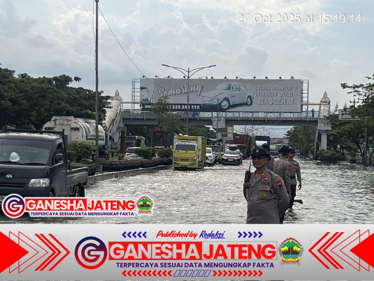 Hari ke-6 Kaligawe Masih Digenangi Banjir, Polrestabes Semarang dan Polda Jateng Terus Bantu Warga