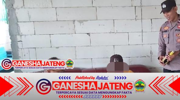 Polsek Juwana Gerebek Warung di Doropayung, Ungkap Peredaran Miras Tanpa Izin Polsek Juwana Gerebek Warung di Doropayung, Ungkap Peredaran Miras Tanpa Izin