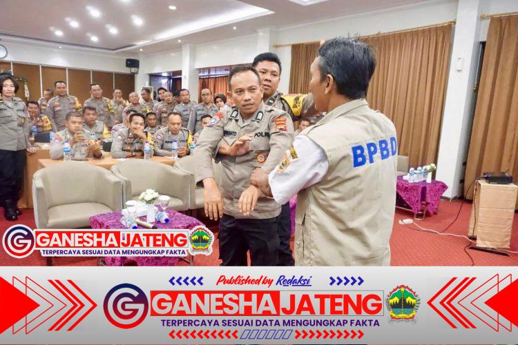 Ditbinmas Polda Jateng Siapkan Bhabinkamtibmas Jadi Polisi Penolong Masyarakat Sebagai Wujud Nyata Polri Hadir untuk Kemanusiaan Ditbinmas Polda Jateng Siapkan Bhabinkamtibmas Jadi Polisi Penolong Masyarakat Sebagai Wujud Nyata Polri Hadir untuk Kemanusiaan